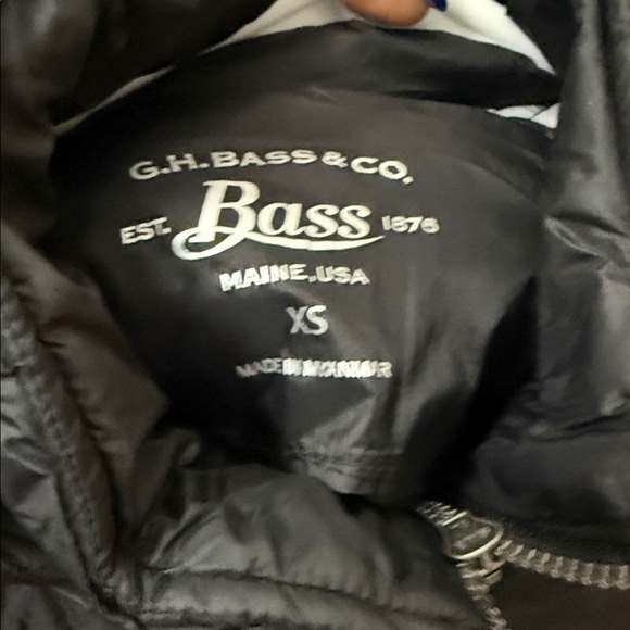 Women's Black Quilted Vest - Picture 3 of 3